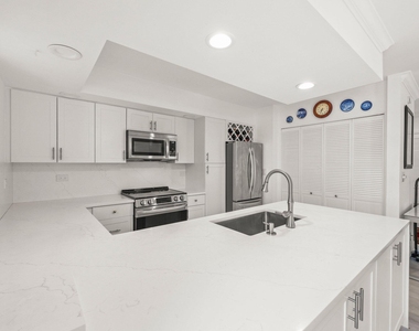 664 Forsyth Street - Photo Thumbnail 5