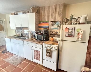 407 W Palm Street - Photo Thumbnail 5