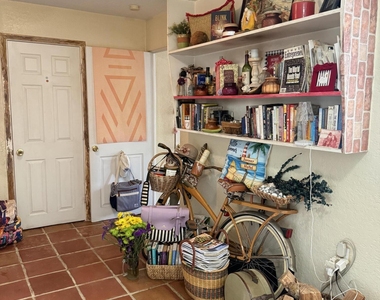 407 W Palm Street - Photo Thumbnail 3