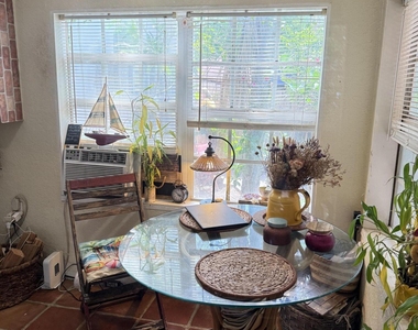 407 W Palm Street - Photo Thumbnail 2
