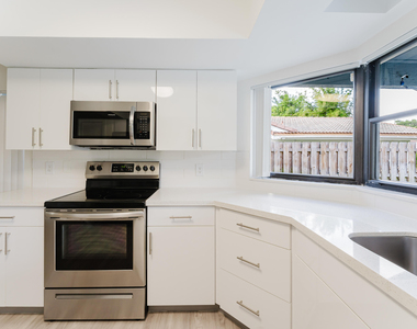 3048 Nw 27th Terrace - Photo Thumbnail 16