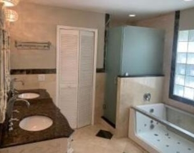 10885 La Salinas Circle - Photo Thumbnail 6