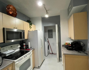 7950 N Nob Hill Road - Photo Thumbnail 8