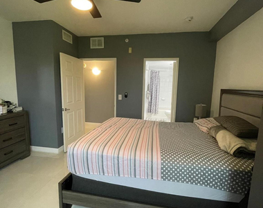 7950 N Nob Hill Road - Photo Thumbnail 10