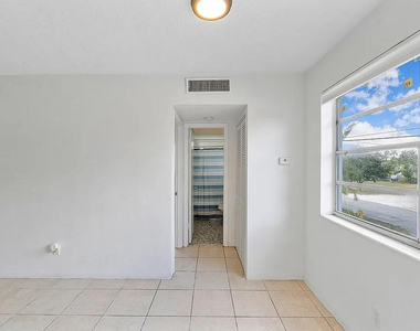 14950 N Miami Avenue - Photo Thumbnail 3