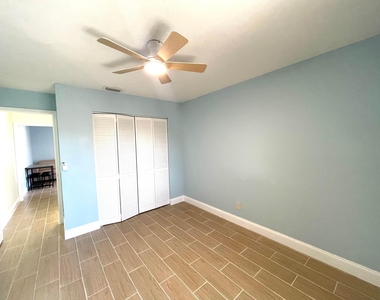 5753 Se Mercedes Avenue - Photo Thumbnail 11