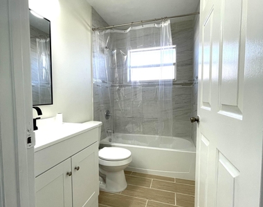5753 Se Mercedes Avenue - Photo Thumbnail 9