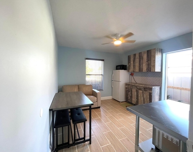 5753 Se Mercedes Avenue - Photo Thumbnail 6