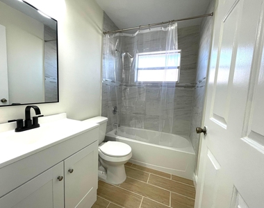 5753 Se Mercedes Avenue - Photo Thumbnail 8