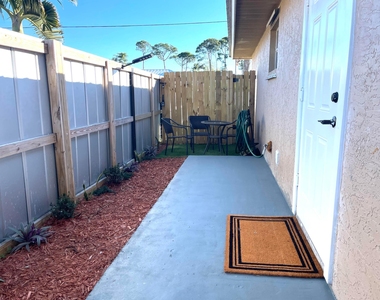 5753 Se Mercedes Avenue - Photo Thumbnail 17