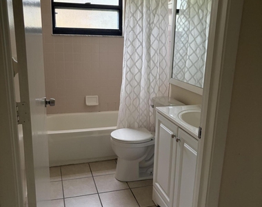 4612 Boabadilla Avenue - Photo Thumbnail 13