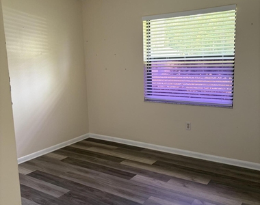 4612 Boabadilla Avenue - Photo Thumbnail 14