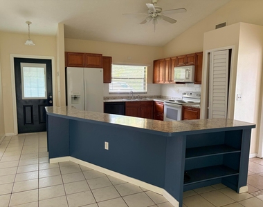 4612 Boabadilla Avenue - Photo Thumbnail 4