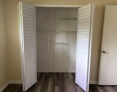 4612 Boabadilla Avenue - Photo Thumbnail 12