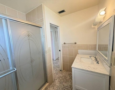 2727 Dudley Drive W - Photo Thumbnail 12