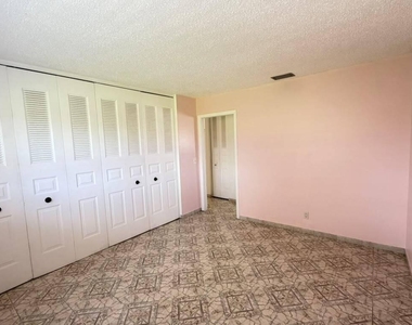 2727 Dudley Drive W - Photo Thumbnail 9