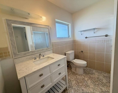 2727 Dudley Drive W - Photo Thumbnail 14