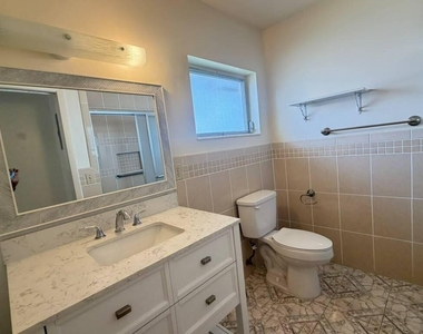 2727 Dudley Drive W - Photo Thumbnail 10