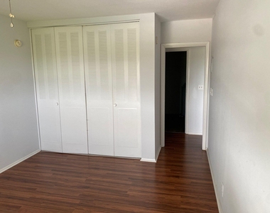 1450 E Sample Road - Photo Thumbnail 4