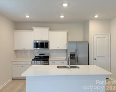 6337 Fairfax Court - Photo Thumbnail 4