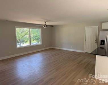 3309 Rollingwood Drive - Photo Thumbnail 2