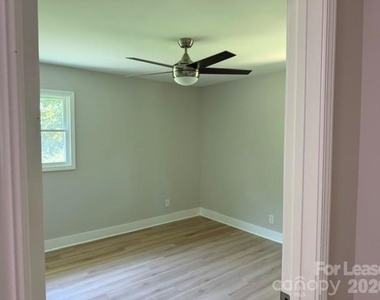 3309 Rollingwood Drive - Photo Thumbnail 5