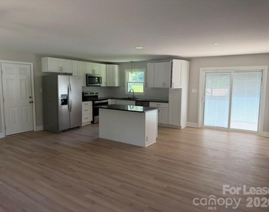 3309 Rollingwood Drive - Photo Thumbnail 6