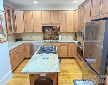421 Spring Street - Photo Thumbnail 5
