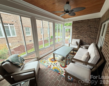 421 Spring Street - Photo Thumbnail 7