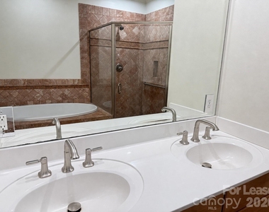 421 Spring Street - Photo Thumbnail 16
