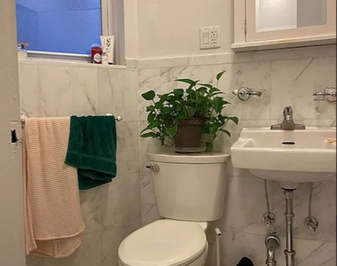 536 East 89th Street - Photo Thumbnail 2