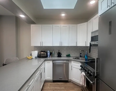 304 Bleecker Street - Photo Thumbnail 6
