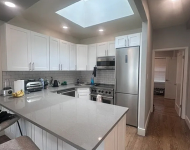 304 Bleecker Street - Photo Thumbnail 7