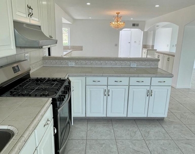 1148 Colina Vista - Photo Thumbnail 6