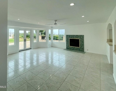 1148 Colina Vista - Photo Thumbnail 11