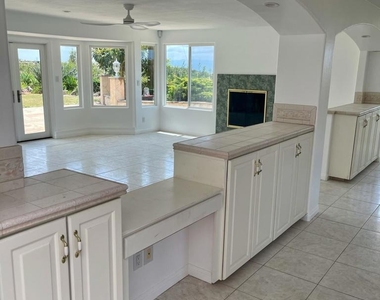 1148 Colina Vista - Photo Thumbnail 9