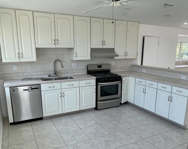 1148 Colina Vista - Photo Thumbnail 5