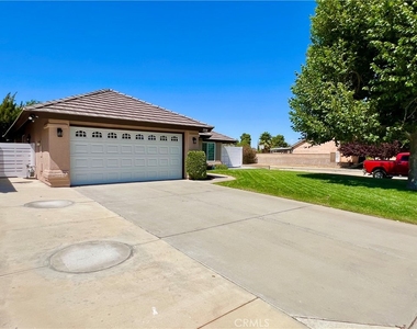 759 E Avenue J6 - Photo Thumbnail 2
