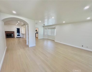 759 E Avenue J6 - Photo Thumbnail 4