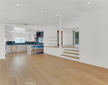 7841 W 83rd - Photo Thumbnail 9