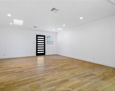 5706 Burnet Avenue - Photo Thumbnail 5