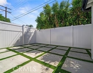 5706 Burnet Avenue - Photo Thumbnail 13