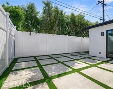 5706 Burnet Avenue - Photo Thumbnail 12