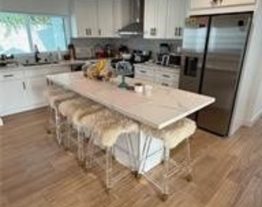 5706 Burnet Avenue - Photo Thumbnail 3
