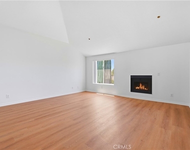 9245 Woodman - Photo Thumbnail 24