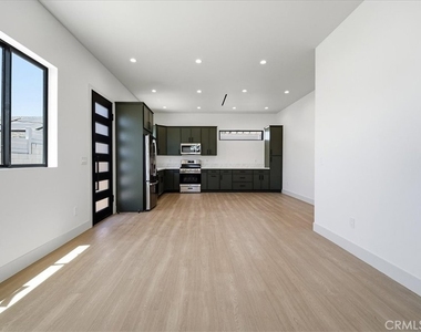 14902 Hubbard - Photo Thumbnail 6