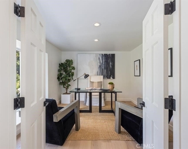 3217 Longridge - Photo Thumbnail 9