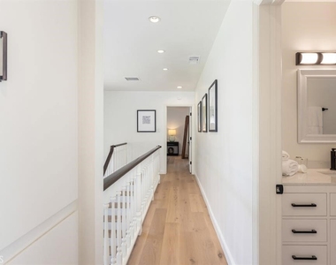3217 Longridge - Photo Thumbnail 21