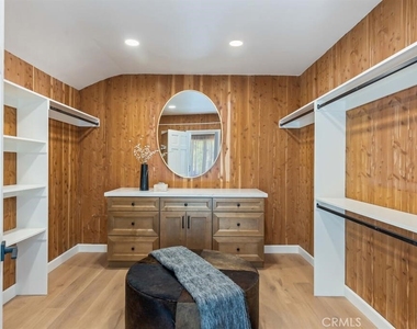 3217 Longridge - Photo Thumbnail 17