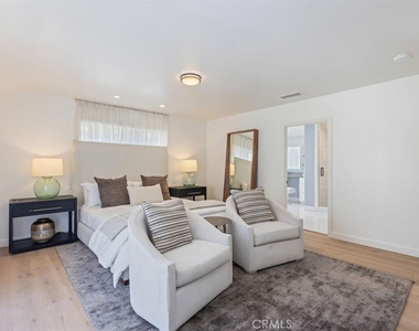 3217 Longridge - Photo Thumbnail 13